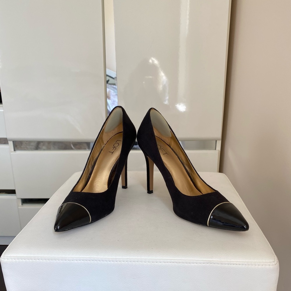 Loft suede pumps with patent leather toe size 8